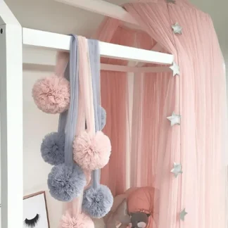 Décoration de moustiquaire pon-pon